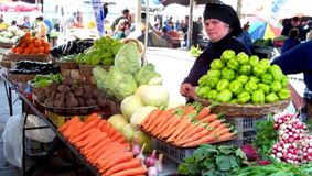 Plătim cele mai mari prețuri la fructe și legume! Se acordă subvenții fabuloase, dar costurile cu producția sunt ridicate