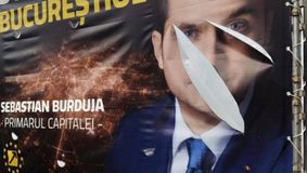 Sebastian Burduja, candidatul PNL la Primăria Generală, depune plângere penală după vandalizarea panourilor electorale