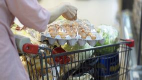 Ce ne sfătuiește șeful ANPC: Ce să eviți când cumperi produse de Paște