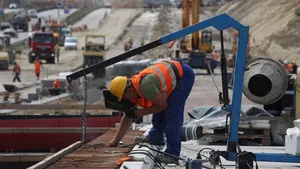 Veste bună pentru aproape 200.000 de români. Cardurile vor fi alimentate iar chiar înainte de Paşte 2025