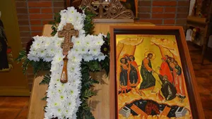 Calendar ortodox 14 septembrie 2025. Sărbătoare cu cruce roşie de Înălţarea Sfintei Cruci. Monedele sfințite în această zi, păstrate în portofel, alături de o cruciuliță aduc belșug și spor în muncă