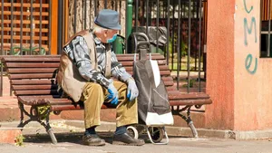 Veşti bune de la Guvern pentru pensionarii cu venituri de cel mult 2.999 de lei şi pentru românii cu datorii la stat