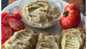 În ce ordine se pun ingredientele pentru salata de vinete. Greșeala care strică tot gustul bun