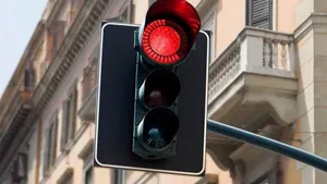 Regula celor 5 metri la semaforul roșu. Mulți pietoni nu știu că pot fi amendați