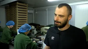 Leguma banală cu care un român a dat lovitura. O caserolă de 500g costă 7,5 lei: „producţia e de 3,5 – 4,5 tone pe săptămână”