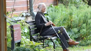Vești bune pentru pensionari. Ministrul Muncii anunță că se măresc pensiile. Cine sunt românii care primesc bani mai mulți de la stat