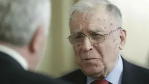 EXCLUSIV Emoționant! Cine l-a vizitat pe Ion Iliescu la terapie intensivă