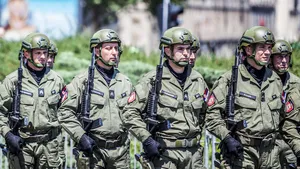 Preşedintele ţării anunţă că va reinstitui serviciul militar obligatoriu. Exporturile de muniţie, suspendate oficial!