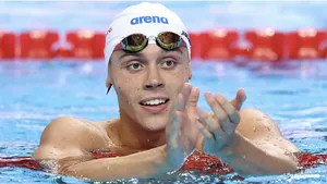 Fabulos! David Popovici reuşeşte dubla, campion mondial la 100 m şi 200 m şi un nou record european. Reacţii superbe în presa mondială
