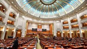 Moțiunea de cenzură împotriva Guvernului Bolojan, citită în Parlament – ”Afară cu Guvernul ipocrit”