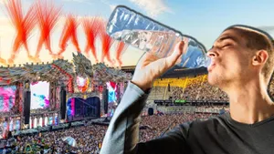 Mai bine mori de sete. Cât costă o sticlă cu apă la Untold 2025 și cum au fost influențate prețurile de la festival de noul TVA