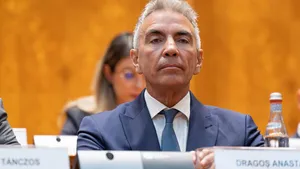 Nicușor Dan a semnat demisia lui Dragoș Anastasiu. Vicepremierul șpăgar NU mai are acces la toate documentele Guvernului