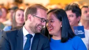 Soția președintelui USR Dominic Fritz câștigă 14.000 de dolari lunar. Are un salariu de aproape cinci ori mai mare decât al primarului Timișoarei