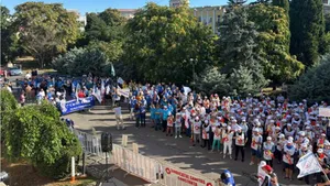 Proteste în toată țara după măsurilor anunțate de Guvernul Bolojan. Profesorii boicotează începutul de an școlar, judecătorii și procurorii au oprit activitatea instanțelor, studenții își cer înapoi bursele