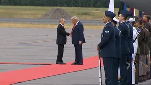 Gestul făcut de Trump când l-a văzut pe Putin pe covorul roșu. Imaginile pe care toată planeta le-a văzut