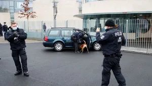 ATENTAT în Germania: o mașină a lovit poarta Cancelariei