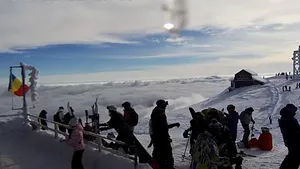 Aglomeraţie la munte. Staţiunile, luate cu asalt de turişti în weekend
