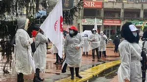 Proteste de amploare în mai multe orașe din țară. Angajații din sistemul sanitar au ieșit din nou în stradă după anunțul înghețării salariilor