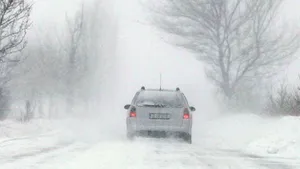Val de ninsori şi viscol peste România. Meteorologii ANM au emis avertizare COD GALBEN. Ploi şi polei în restul ţării