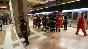 Incident grav la staţia de metrou Republica! Un paznic a murit după ce a căzut pe scări