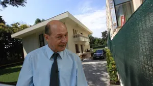 Traian Băsescu a primit somaţia de evacuare, dar nu se mută din vila din Gogol: 
