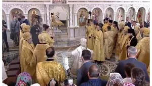 Patriarhul Kiril a căzut în timpul slujbei: 