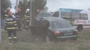 Val de accidente în România. Microbuz lovit de maşină în Ilfov, motociclist rănit grav la Galaţi