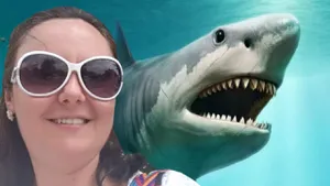 Un turist a fotografiat momentul în care Roxana Donisan este atacată de rechin. Trupul româncei este adus vineri în ţară