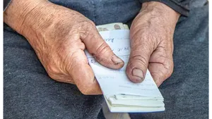 Adevărata față a sărăciei în România. Peste 300.000 de pensionari români au pensii de sub 500 de lei, două treimi primesc sub 2.000 de lei lunar