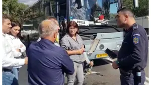 Autocar cu 40 de pasageri, accident grav în Buzău cu maşina de pompieri