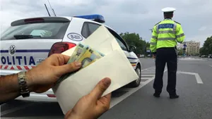 Dosarul polițiștilor „de Dorobanți”. Banii din mitele încasate de doi foști agenți de poliție rutieră urmau să devină rate pentru o Tesla de 55.000 de euro