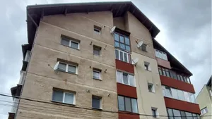 Caz șocant în Brașov. O adolescentă de 15 ani a murit după ce a căzut de la etajul 8 al unui bloc