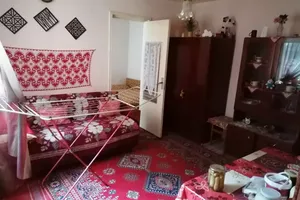 Un apartament de 2 camere a fost scos la vânzare pentru 6.000 de euro. Unde se află și ce suprafață are