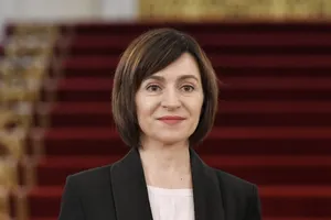 Maia Sandu, decorată cu Ordinul European de Merit la Strasbourg pentru contribuția la parcursul european al Republicii Moldova