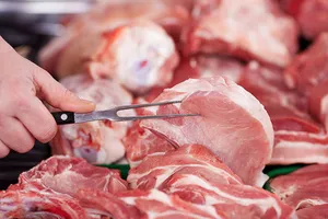 Pesta porcină împiedică exportarea cărnii, deși 300 de unități de procesare sunt active în România