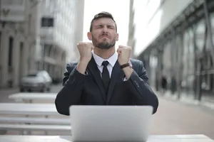 Cât câștigi în 2023 dacă te angajezi pe postul de funcționar economic