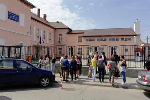 Elevii de clasa a VIII-a au susţinut luni proba scrisă la Limba şi Literatura Română, din cadrul simulării pentru evaluarea naţională