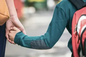 Pedepse mai dure pentru părinții care își pun copiii în pericol sub influența alcoolului sau a drogurilor