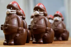 Spunem ADIO Moș Crăciunilor din ciocolată? Temperaturile ridicate din această toamnă au redus cererea pentru figurinele de ciocolată în formă de Moș Crăciun!