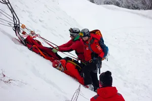 Zeci de intervenții pe munte în doar 24 de ore. Peste 90 de persoane salvate de Salvamont