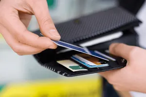 Peste 28 de milioane de carduri erau active în România la final de 2025, potrivit datelor BNR