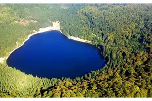 Lacul din România cu cea mai pură apă. Poate curăța păcatele și are puteri vindecătoare