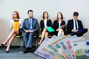 Românii, codași în Europa la plata pe ora de muncă. Câți bani iau angajații din străinătate