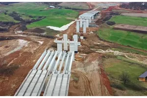 Firmele rămase în cursă pentru construcția celui mai scump tronson de pe Autostrada Transilvaniei. Contractul va valora peste 7 miliarde de lei