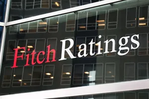 Fitch avertizează: Măsurile fiscale ale Guvernului Bolojan riscă să afecteze economia