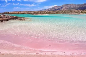 Unde ne bronzăm în 2025. Tripadvisor a publicat topul celor mai bune plaje din lume