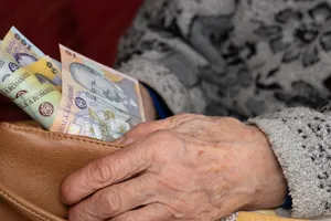 Vești bune pentru aproximativ 800.000 de pensionari. Noua lege le aduce bani în plus