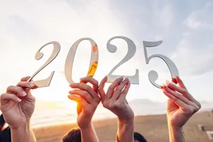 Horoscop financiar aprilie 2025. Patru zodii pot să dea lovitura, norocul le surâde pe toate planurile