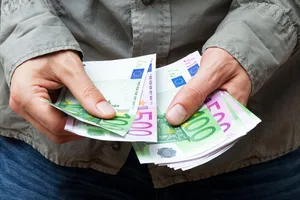 Care va fi situația cu cursul valutar, după alegeri. Avertismentul BNR: „Evoluția politico-electorală a României descurajează investițiile în acest moment”
