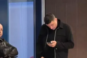 George Simion a plecat din România imediat după alegeri. Unde a zburat președintele AUR și de cine a fost însoțit